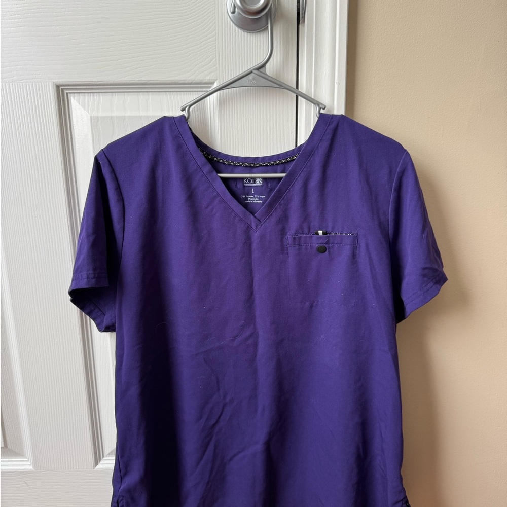 Koi Men's Short Sleeve V-Neck Shirt - Deep Purple
